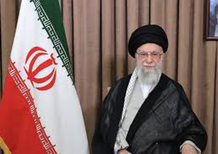 خامنئي: القوة الوطنية تعتمد على إرادة الشعوب وصمودها أكثر من ارتباطها بالصواريخ