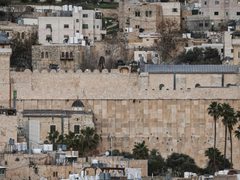 الخليل تواجه محاولة إعادة احتلالها بغطاء إداري