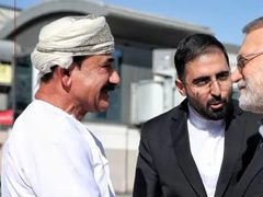 لاريجاني يزور عمان حاملا رد طهران على المحادثات