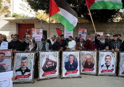 وقفات بالمحافظات للمطالبة بدور أكبر للصليب الأحمر ووقف انتهاكات الأسرى