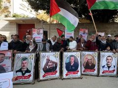 وقفات بالمحافظات للمطالبة بدور أكبر للصليب الأحمر ووقف انتهاكات الأسرى