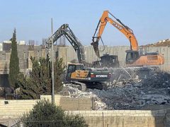 قوات الاحتلال تهدم مزرعة دواجن في قرية شوفة جنوب شرق طولكرم