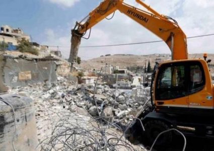 الاحتلال يهدم عددًا من المساكن والمنشآت الزراعية في بادية يطا جنوب الخليل