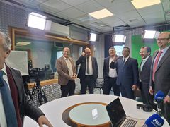 إطلاق إذاعة "هنا غزة"… صوتٌ يولد من الركام ليعيد الحكاية إلى أصحابها