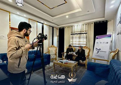 "هنا غزة" مساحةٌ للإصغاء وفعلُ حضورٍ في وجه المحو وذاكرة تصاغُ على الهواء