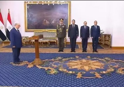 الحكومة المصرية الجديدة تؤدي اليمين الدستورية أمام الرئيس السيسي