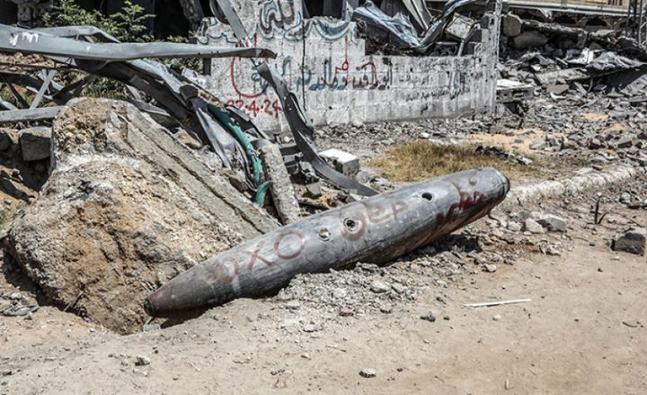 إصابة طفل جراء انفجار جسم مشبوه من مخلفات الاحتلال في مسافر يطا