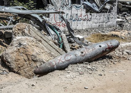 إصابة طفل جراء انفجار جسم مشبوه من مخلفات الاحتلال في مسافر يطا