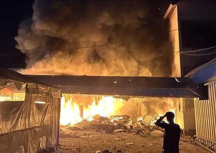 مصرع طفلين بحريق خيمة للنازحين وسط غزة