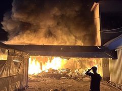 مصرع طفلين بحريق خيمة للنازحين وسط غزة