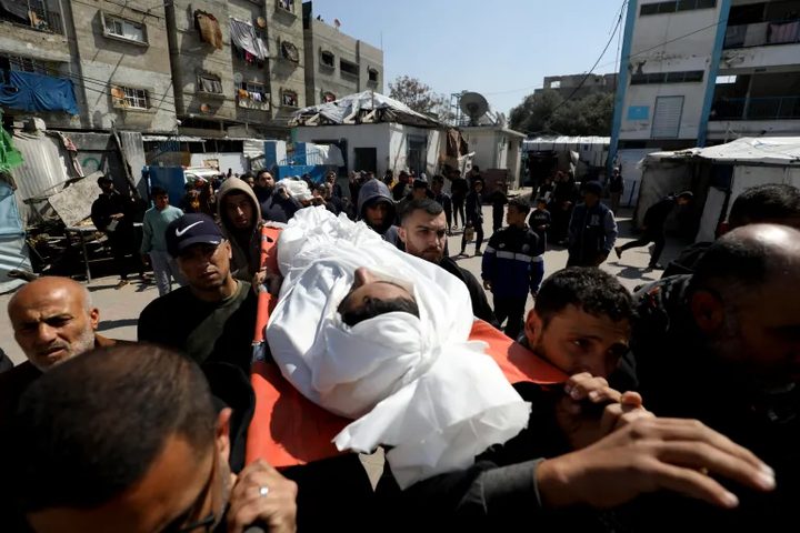 استشهاد شاب وإصابة 4 آخرين برصاص الاحتلال شمال ووسط قطاع غزة