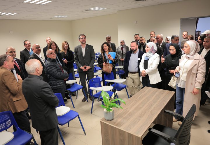 تحت رعاية دولة الأستاذ الدكتور رامي الحمد الله نائب رئيس مجلس أمناء جامعة النجاح الوطنية ورئيس مجلس أمناء مستشفى النجاح الوطني الجامعي كلية القانون والعلوم السياسية في جامعة النجاح الوطنية تطلق المعهد الفلسطيني للقانون الدولي الإنساني وحقوق الإنسان والممول من الاتحاد الأوروبي.