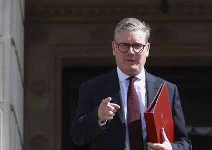 رغم تراجع شعبيته.. 5 أسباب تُبقي كير ستارمر في السلطة