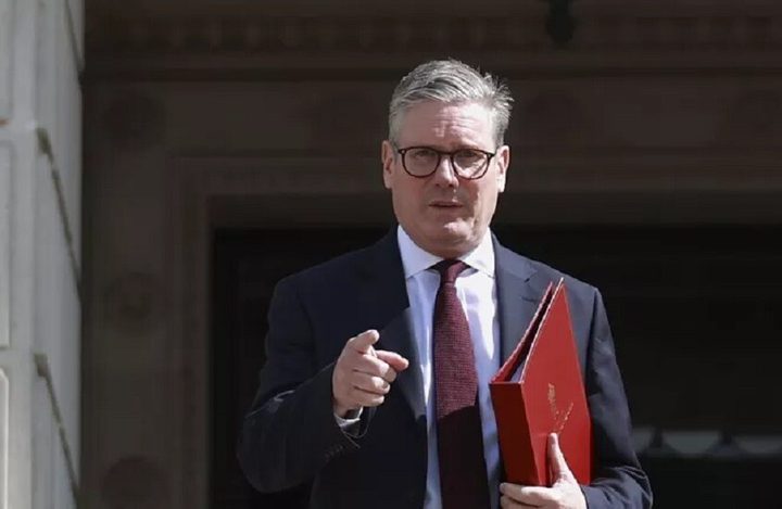 رغم تراجع شعبيته.. 5 أسباب تُبقي كير ستارمر في السلطة