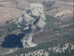 إسرائيل تستهدف عنصرًا من حزب الله في منطقة الطيري بجنوب لبنان