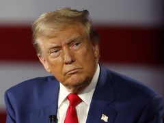 ترامب يمهل إيران حتى الشهر المقبل لإبرام اتفاق