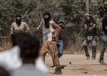 إصابة مُسنة في اعتداء للمستوطنين جنوب الخليل