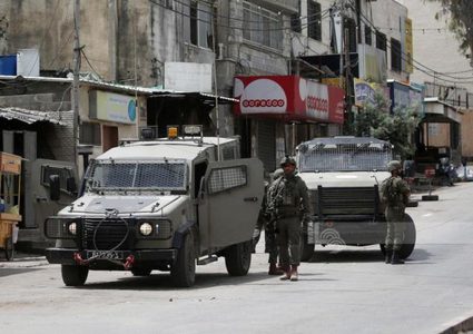 قوات الاحتلال تقتحم منزل رئيس المعهد الوطني للموسيقى في القدس المحتلة