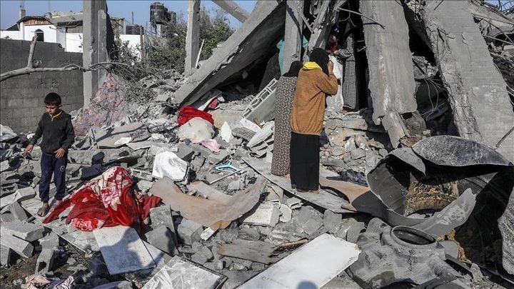 إصابات بالرصاص بخان يونس وغزة واستمرار نسف المنازل بالزيتون ورفح