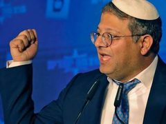 بن غفير يقتحم سجن عوفر ويهدد الاسرى