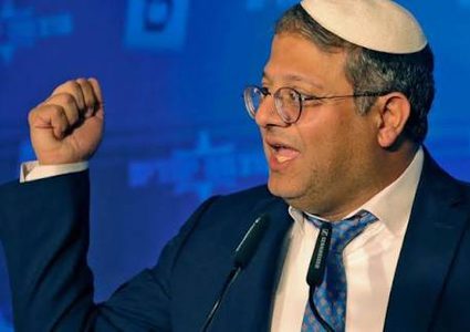 بن غفير يقتحم سجن عوفر ويهدد الاسرى