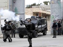 قوات الاحتلال تقتحم الخضر