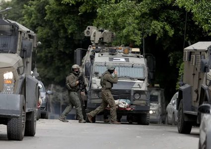 الاحتلال يعتقل 4 مواطنين من الخليل