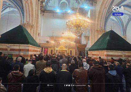 صلاة الفجر اليوم في الحرم الإبراهيمي الشريف بالبلدة القديمة بمدينة الخليل.