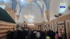 صلاة الفجر اليوم في الحرم الإبراهيمي الشريف بالبلدة القديمة بمدينة الخليل.