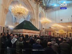 صلاة الفجر اليوم في الحرم الإبراهيمي الشريف بالبلدة القديمة بمدينة الخليل.