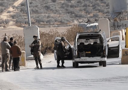 الاحتلال ينصب حاجزا عسكريا في المغير شرق رام الله