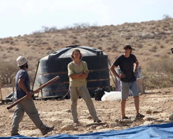 مستوطنون يعتدون على رُعاة والاحتلال يعتقل أفراد عائلة في الأغوار الشمالية