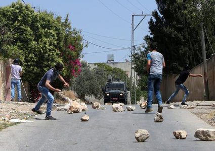 إصابات بالاختناق في مواجهات مع الاحتلال شرق طمون