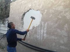 الاحتلال يجبر مقدسيا على هدم منزله ذاتيا في بلدة بيت حنينا