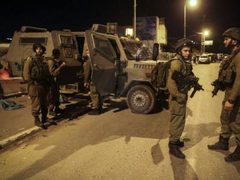 الاحتلال يقتحم قرية المغير وينكل بمواطنين