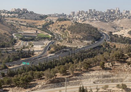 الشرطة الإسرائيلية: العثور على رفات بشرية وجواز سفر أجنبي في منطقة احراج بالقدس