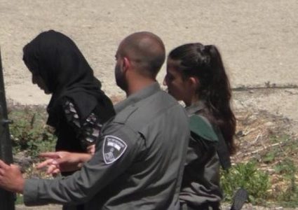 الاحتلال يعتقل فتاة شرق رام الله