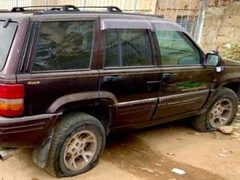 مستعمرون يعطبون إطارات شاحنات ومركبات في صور باهر جنوب القدس