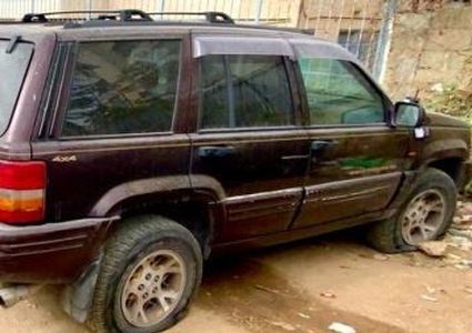 مستعمرون يعطبون إطارات شاحنات ومركبات في صور باهر جنوب القدس