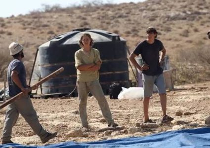 مستوطنون يسيّجون أراضٍ في الأغوار الشمالية