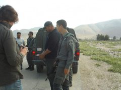 قوات الاحتلال تعتقل شابين من الجفتلك شمال أريحا