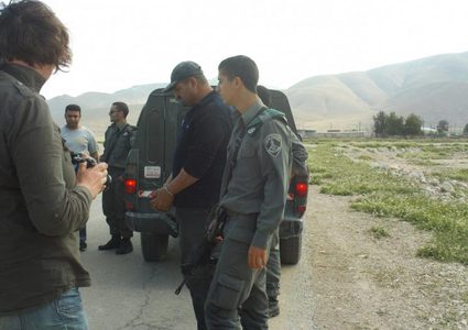 قوات الاحتلال تعتقل شابين من الجفتلك شمال أريحا