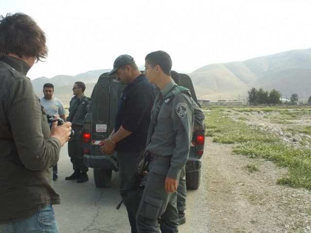 قوات الاحتلال تعتقل شابين من الجفتلك شمال أريحا