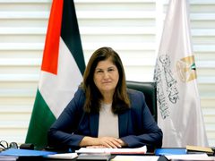 وزيرة الخارجية الفلسطينية تؤكد تمسك القيادة بوحدة الأرض ورفض سياسات الضم