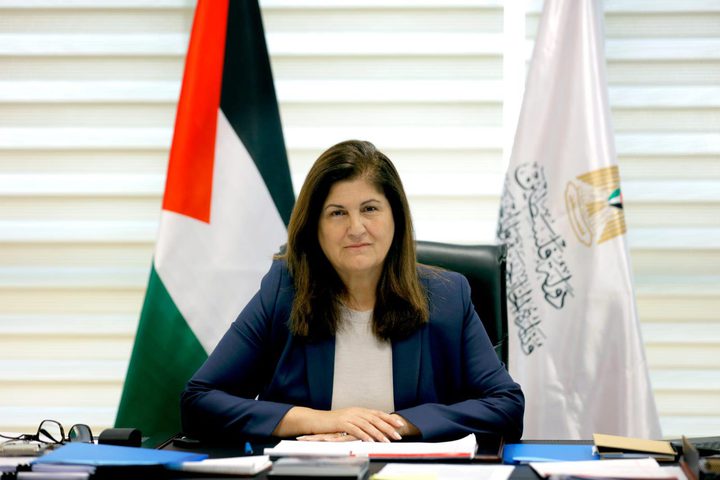 وزيرة الخارجية الفلسطينية تؤكد تمسك القيادة بوحدة الأرض ورفض سياسات الضم