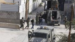 قوات الاحتلال تعتقل سيدتين وتعتدي على شاب في محافظة نابلس