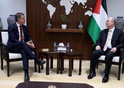 رئيس الوزراء يبحث مع مدير برنامج الأمم المتحدة الإنمائي مستجدات الإغاثة والتعافي