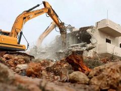 الاحتلال يجبر عائلة على هدم منزلها في صور باهر جنوب القدس المحتلة