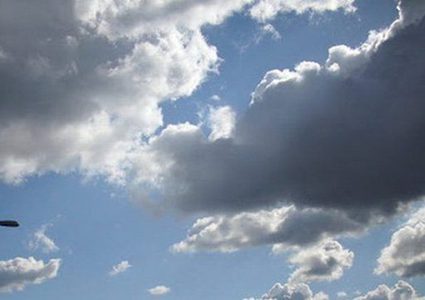 حالة الطقس: أجواء غائمة ومغبرة وباردة نسبياً