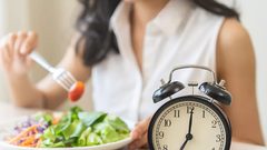 هل الصيام المتقطع أكثر فاعلية لإنقاص الوزن؟ دراسة علمية تجيب